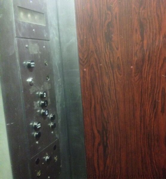 File:Hilton Park vintage lifts.jpg
