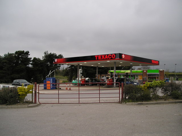 File:Leeming Bar petrol station.jpg