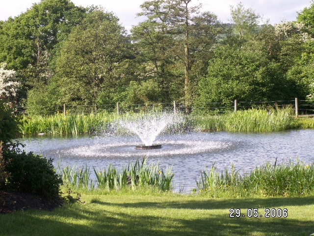 File:Hopwood Park fountain.jpg