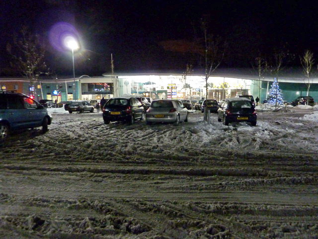 File:Beaconsfield car park snow.jpg