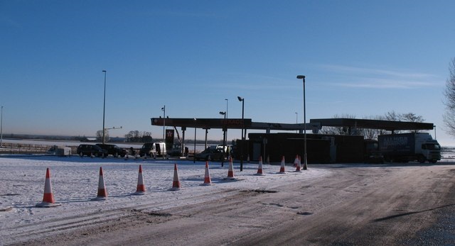File:Rainton petrol station closed.jpg