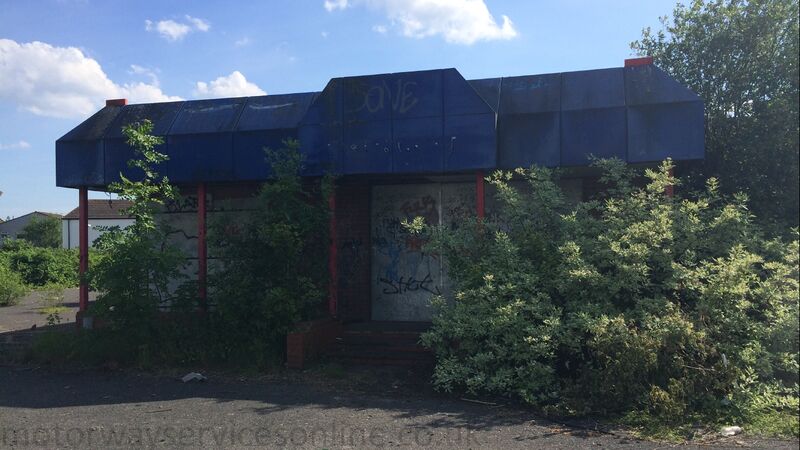 File:Whitley Wood Little Chef abandoned.jpg