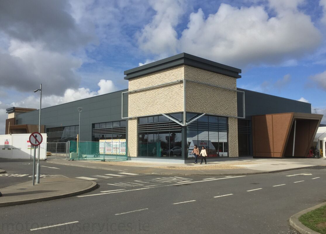 Mayfield services Motorway Services, Mayfield service station info