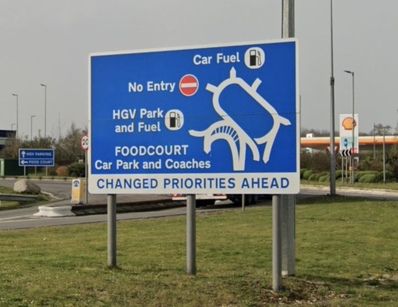 File:Cobham roundabout sign.png