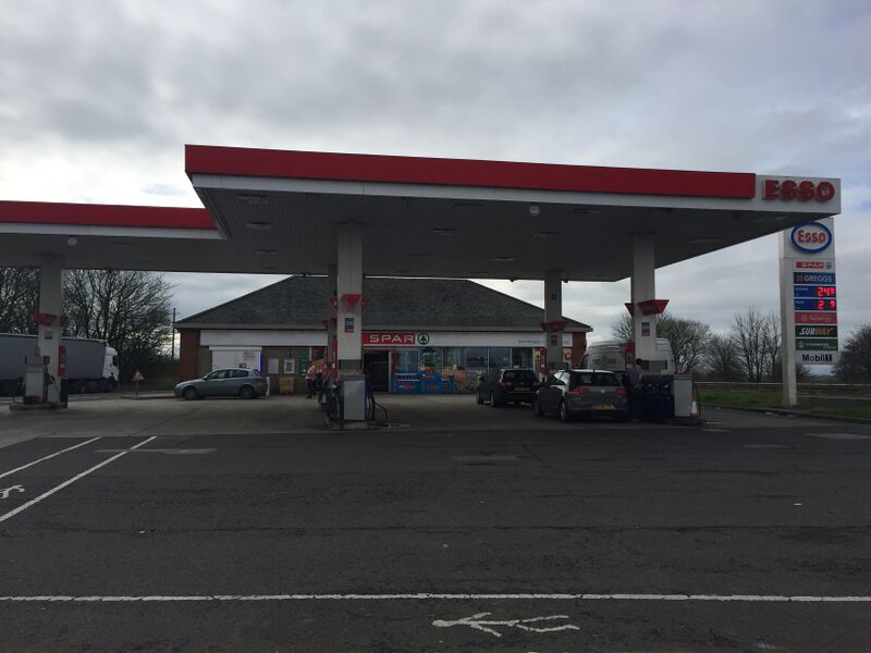 File:Willoughby Hedge Esso 2017.JPG