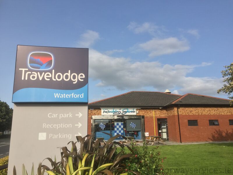 File:Waterford Travelodge sign.jpg