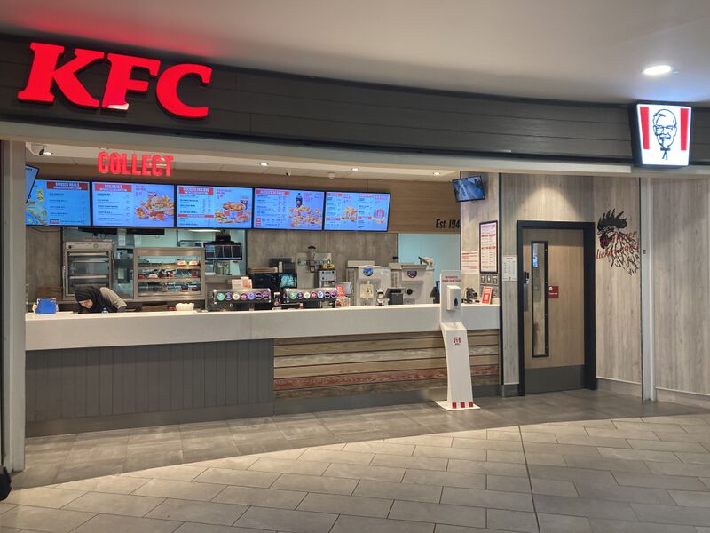 File:KFC Beaconsfield 2022.jpg