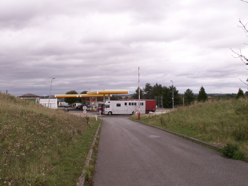File:Sutton Scotney northbound rear access.jpg