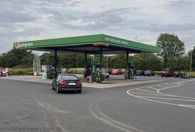File:Midway Applegreen forecourt.jpg