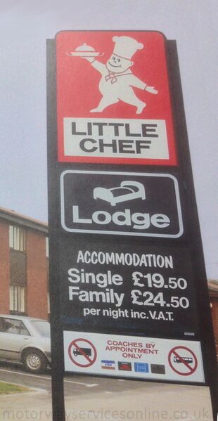 File:Little Chef lodge totem pole.jpg