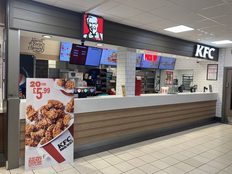File:KFC Michaelwood South 10-2022.jpg