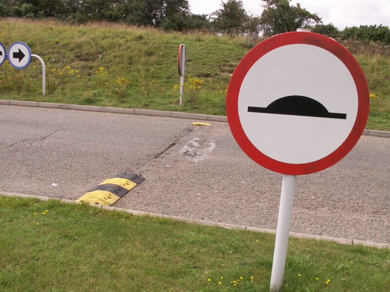File:Sutton Scotney speed hump.jpg