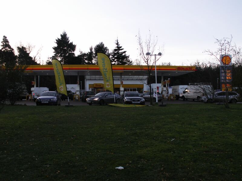 File:Tot Hill petrol station.jpg