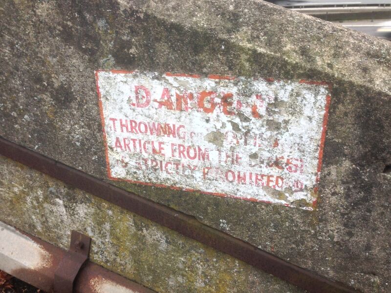 File:Toddington footbridge sign.jpg