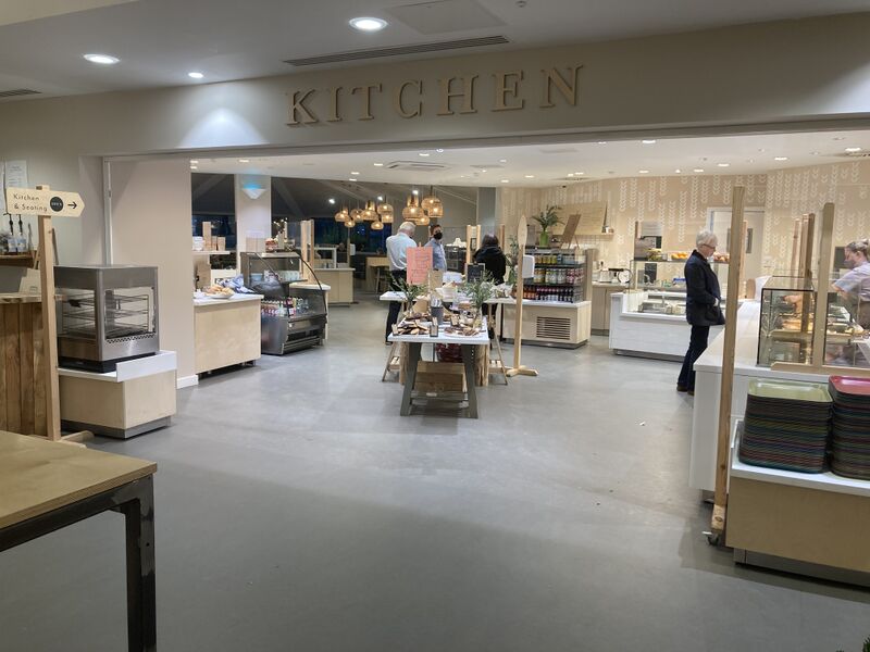 File:Kitchen Cairn Lodge 2021.jpg