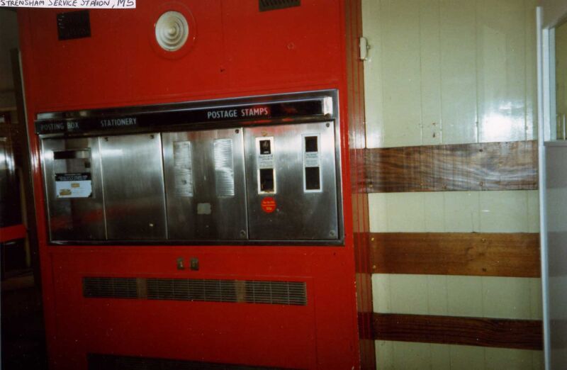 File:Strensham post box and stamp machine.jpg