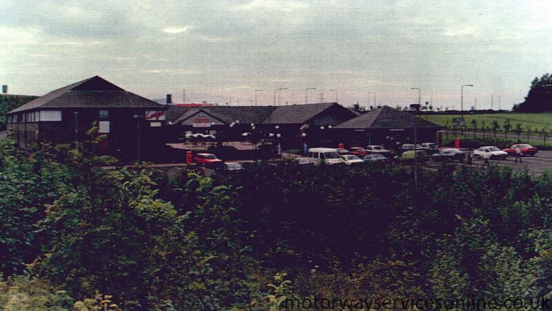 File:Musselburgh entrance 1991.jpg